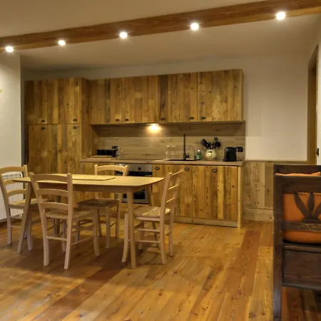 Bois Du Mont Blanc Courmayeur